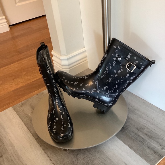 Capellini Rain Boots Sz 8 Like New - Picture 1 of 8